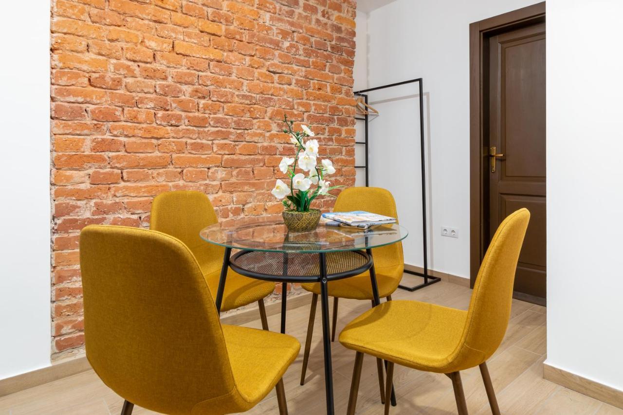 Cadoro City Center Apartments Oradea Εξωτερικό φωτογραφία